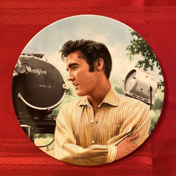 Elvis Presley: Looking at a Legend Delphi Collector Plate - 8 1/2” - Picture 1 of 7